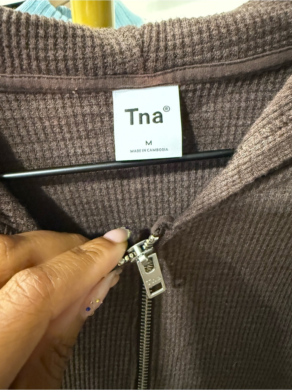 Aritzia TNA Waffle Zip-Front Hoodie in Dark Brown Size Medium - Picture 7 of 10